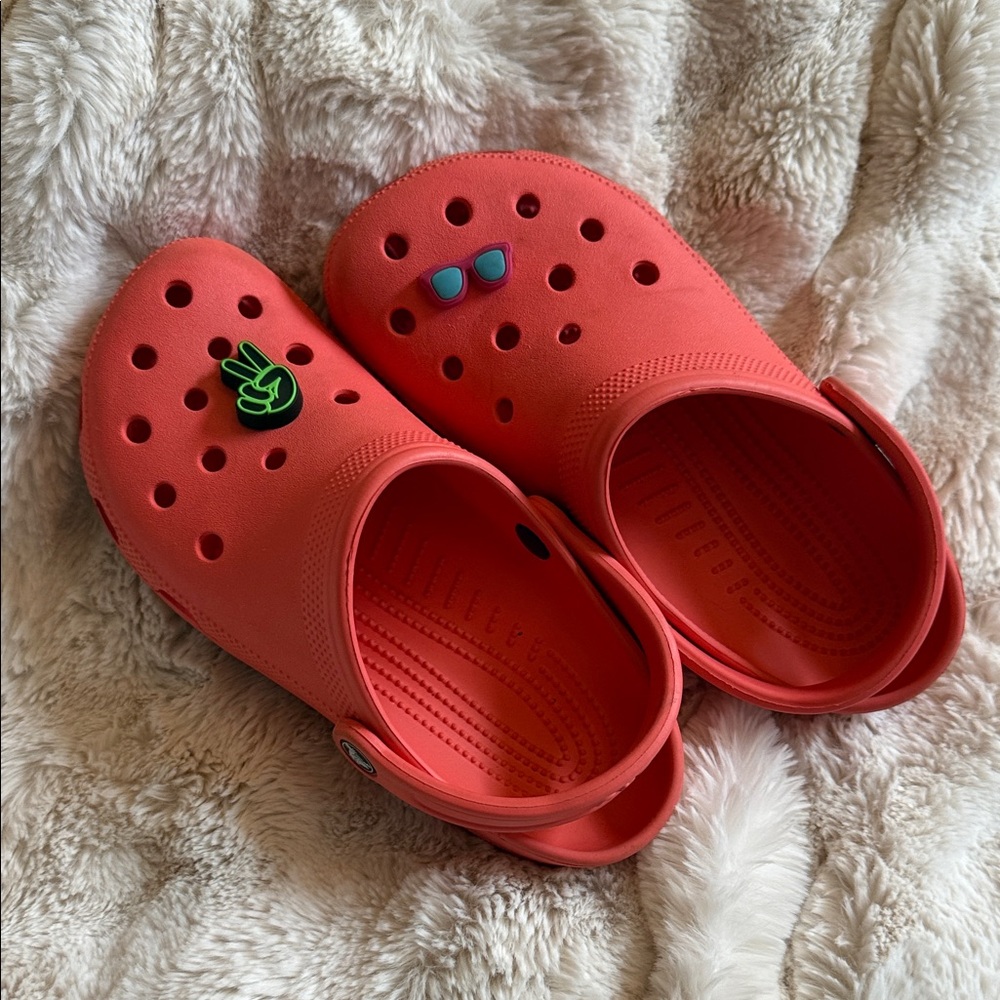 Cute Women’s Coral Clogs with Fun Charms size 8